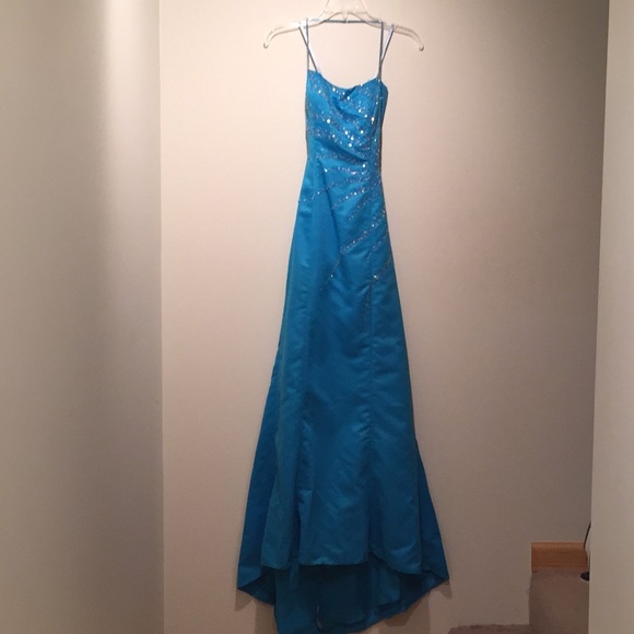 Gorgeous Beaded Gown (Center) - Picture 4 of 8